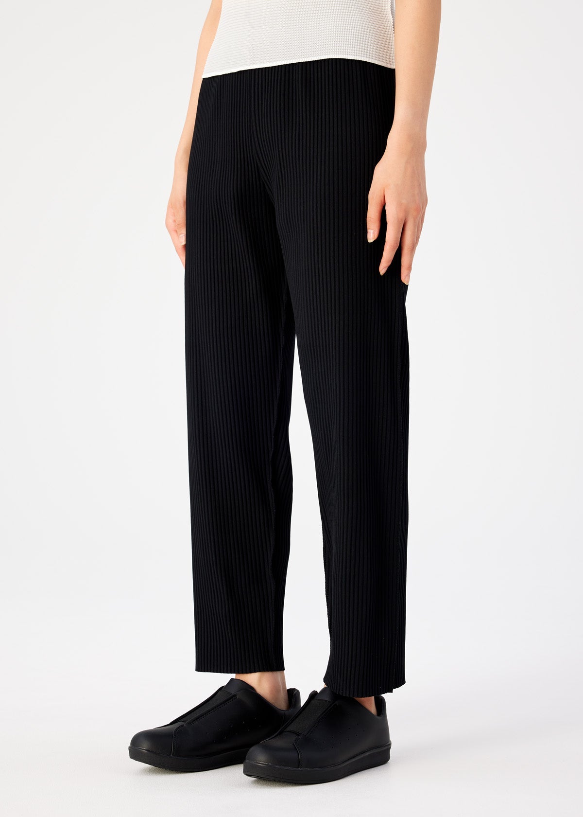 me ISSEY MIYAKE FINE KNIT PLEATS BLACK PANTS