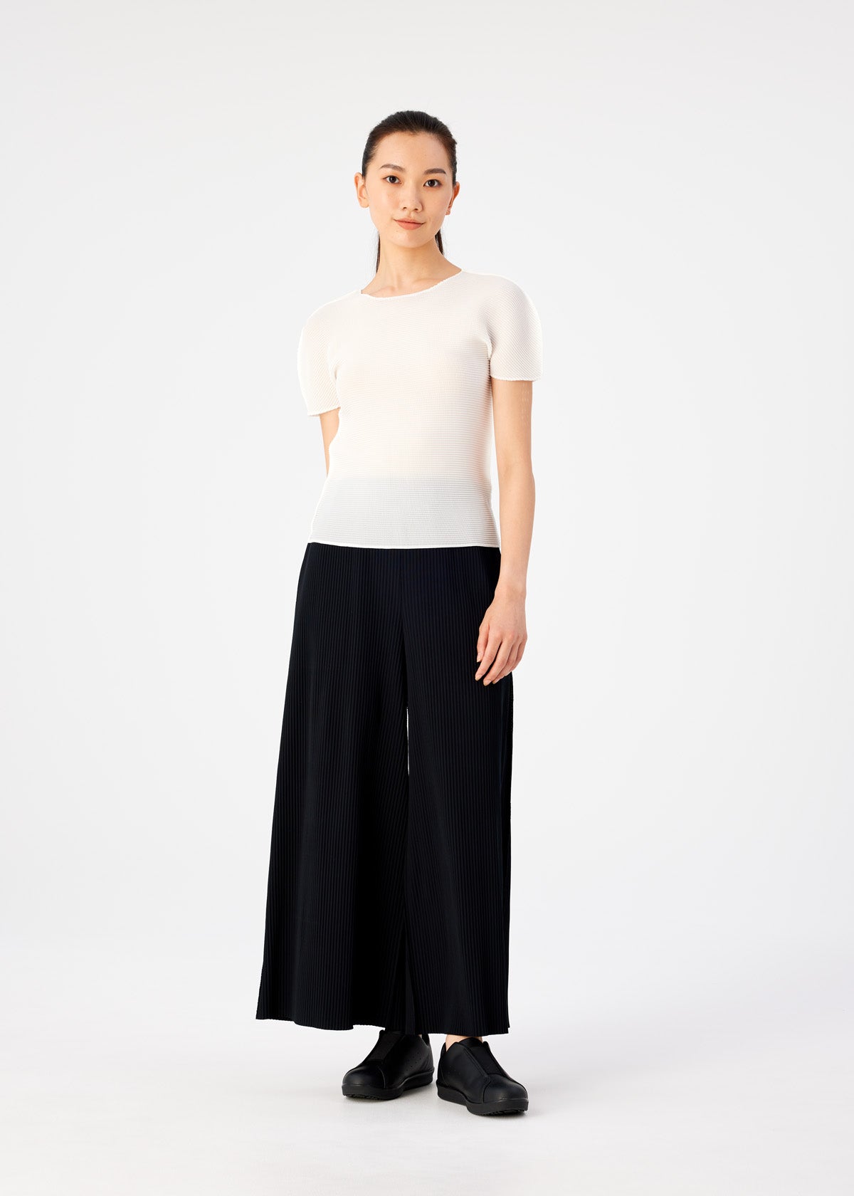 me ISSEY MIYAKE FINE KNIT PLEATS BLACK PANTS