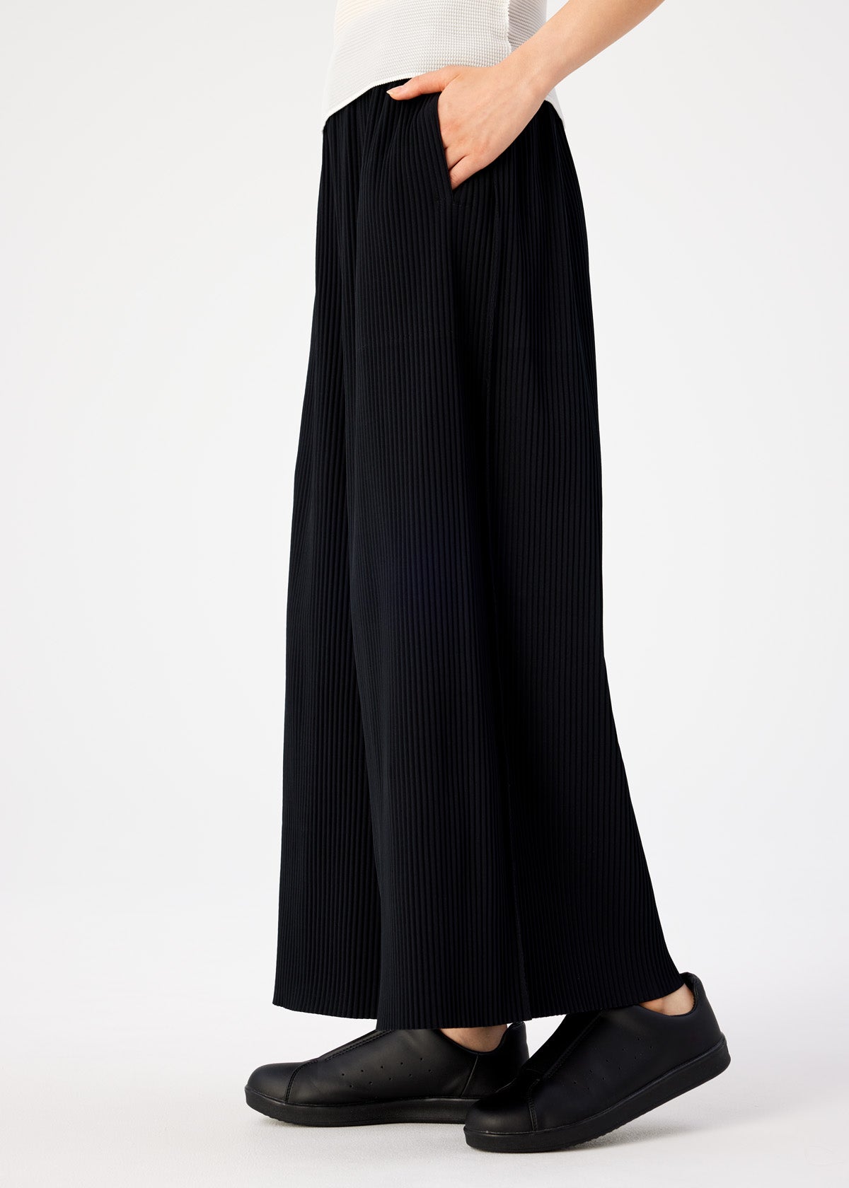me ISSEY MIYAKE FINE KNIT PLEATS BLACK PANTS