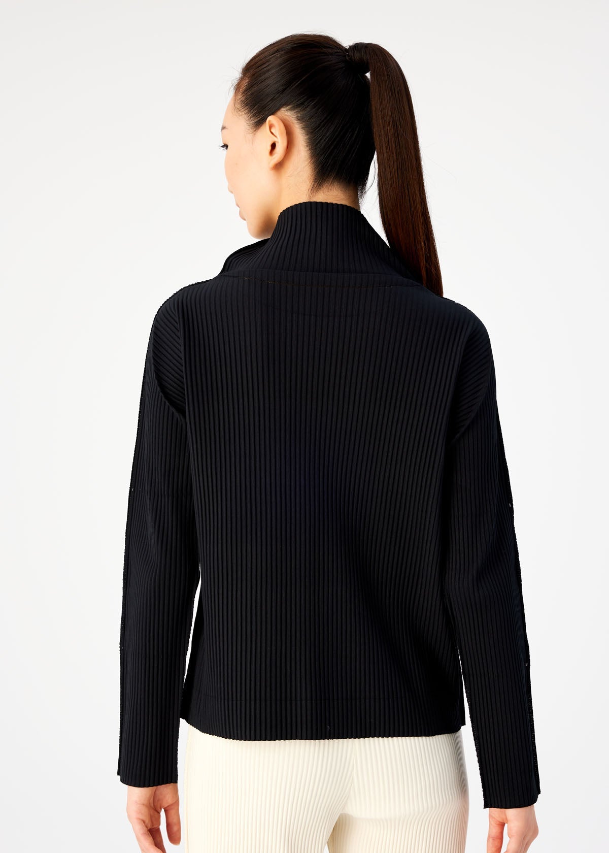 me ISSEY MIYAKE FINE KNIT PLEATS BLACK TOP