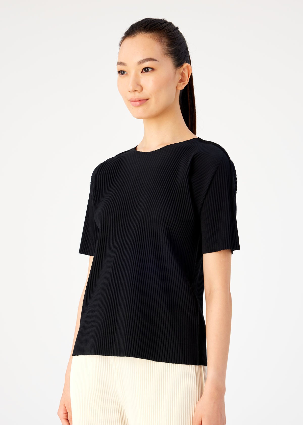 me ISSEY MIYAKE FINE KNIT PLEATS BLACK TOP