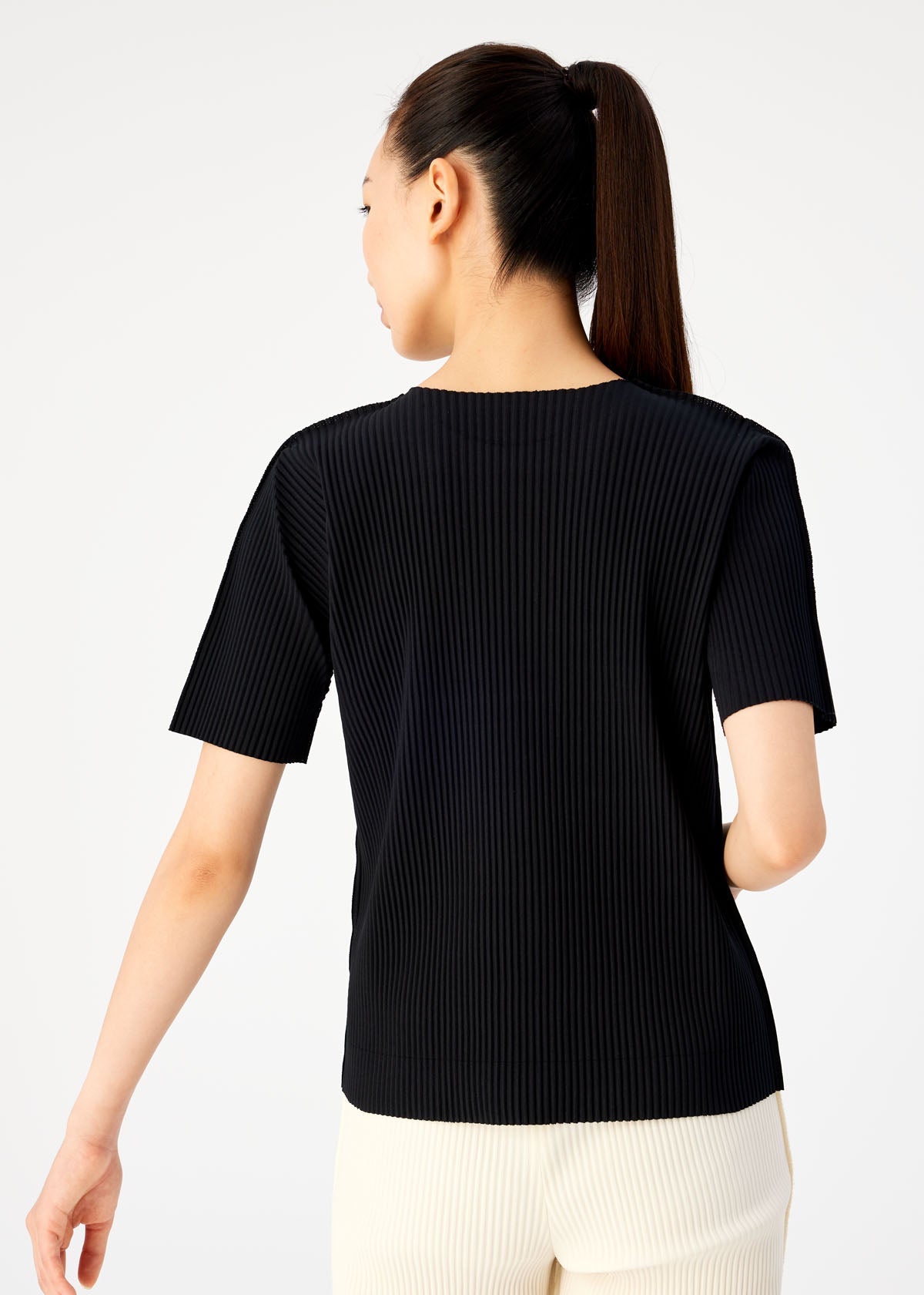 me ISSEY MIYAKE FINE KNIT PLEATS BLACK TOP