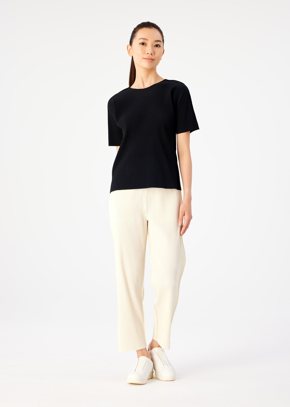 me ISSEY MIYAKE FINE KNIT PLEATS BLACK TOP