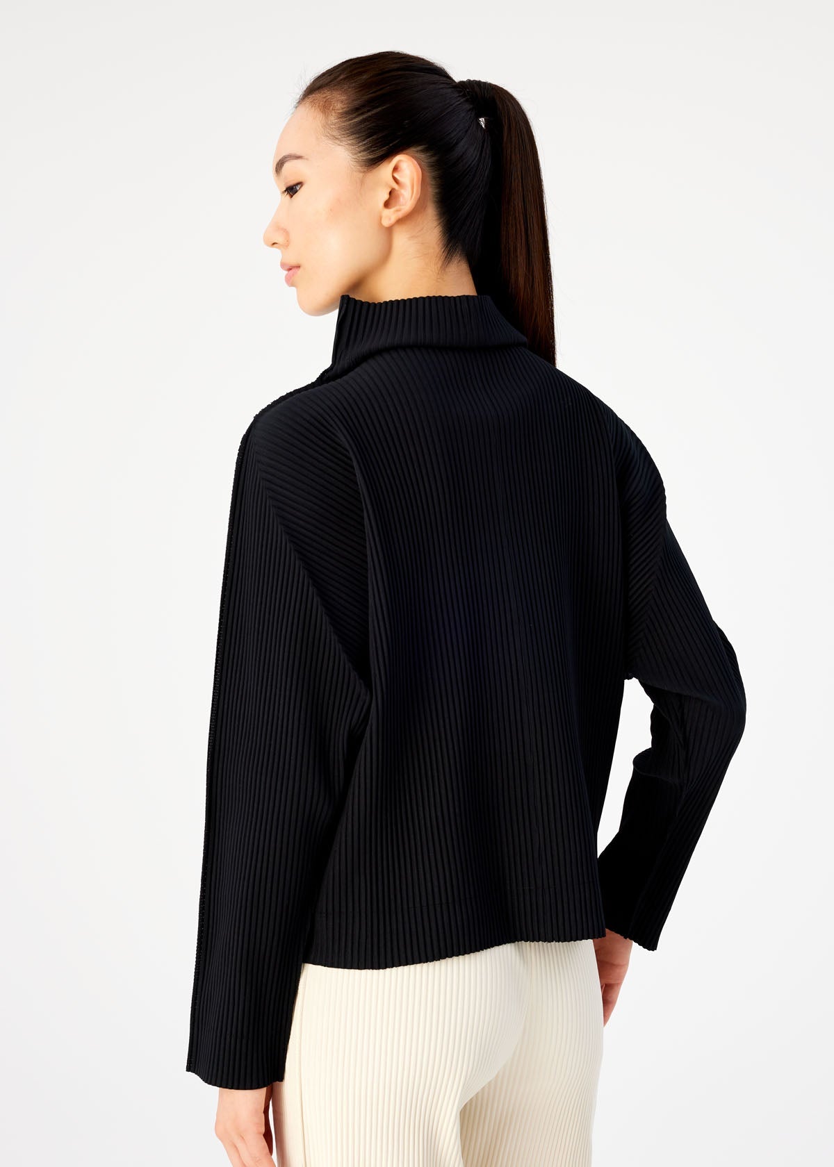 me ISSEY MIYAKE FINE KNIT PLEATS BLACK CARDIGAN