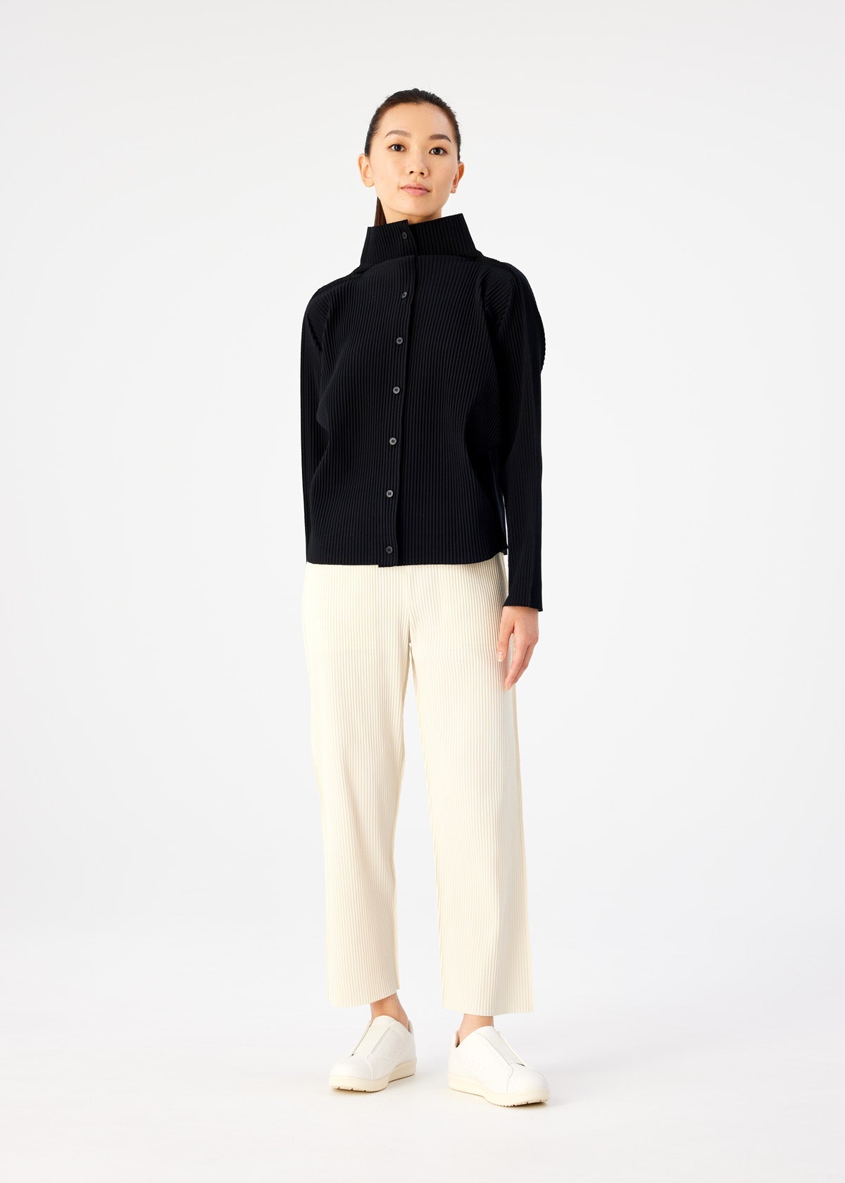 me ISSEY MIYAKE FINE KNIT PLEATS BLACK CARDIGAN